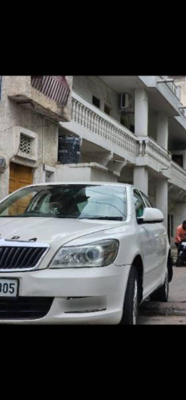 https://images10.gaadi.com/usedcar_image/3679421/original/processed_e3f41620-2c62-4c16-b17f-9eef5aa2e335.jpg?imwidth=6401