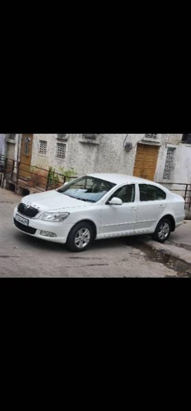 https://images10.gaadi.com/usedcar_image/3679421/original/processed_f8331ceb-497b-494d-baf2-f1cb6045b7ec.jpg?imwidth=6400