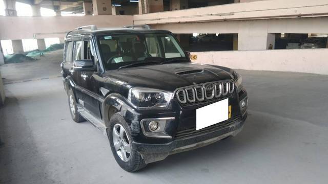 https://images10.gaadi.com/usedcar_image/3679501/original/processed_d416b156-bdf7-413b-ba82-5c4e7c4ea7a7.jpg?imwidth=6400