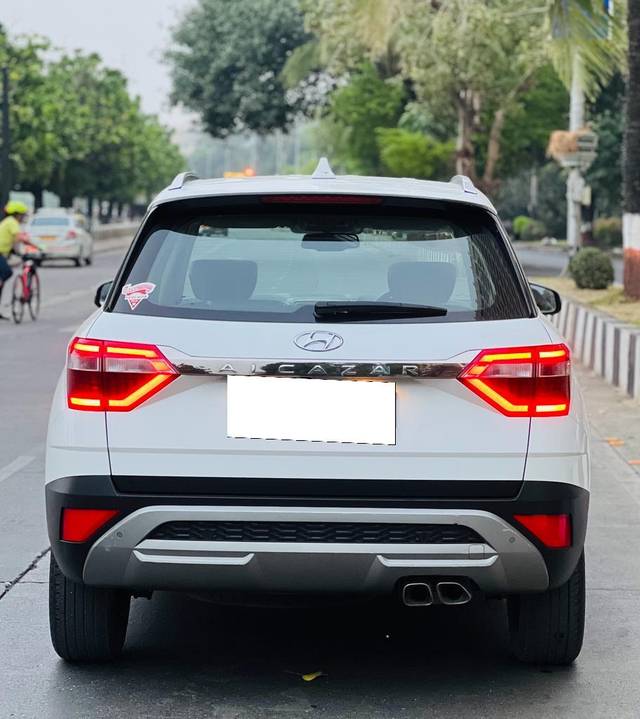 https://images10.gaadi.com/usedcar_image/3679616/original/processed_img2917747__used_car_2917747_1700459420.jpg?imwidth=6402