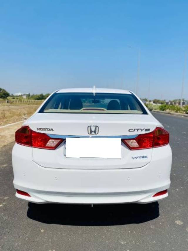 https://images10.gaadi.com/usedcar_image/3679652/original/processed_15c01860-ea33-409a-aa0a-b4e14ab59a5b.jpg?imwidth=6402