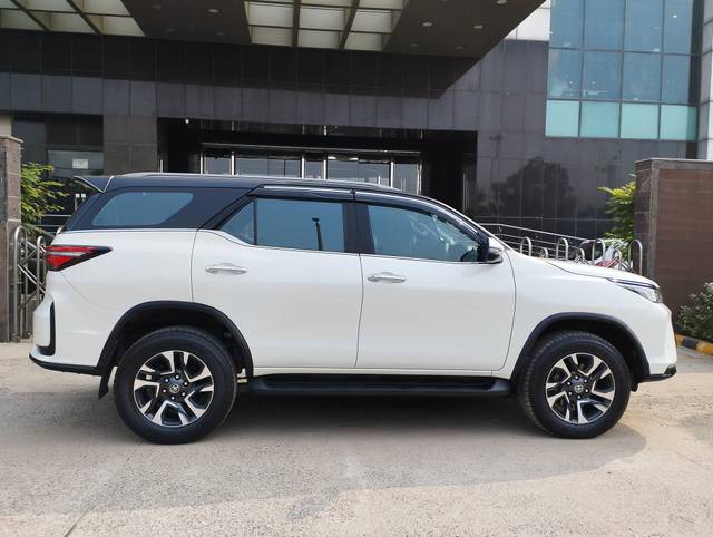 https://images10.gaadi.com/usedcar_image/3679673/original/img2917770__used_car_2917770_1700461888.jpg?imwidth=6401