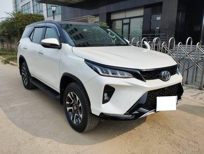 Toyota Fortuner Legender 4x2 AT Toyota Fortuner Legender 4x2 AT