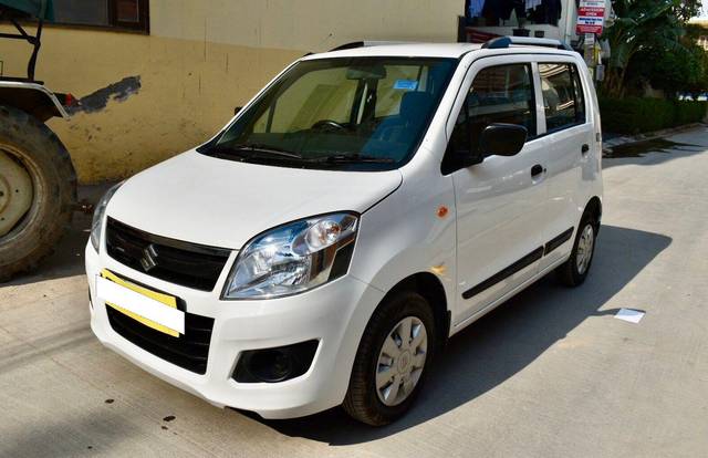 https://images10.gaadi.com/usedcar_image/3679725/original/processed_img2917795__used_car_2917795_1700464565.jpg?imwidth=6400