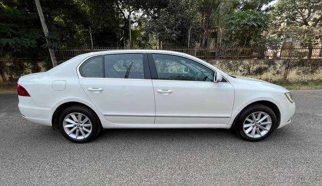 https://images10.gaadi.com/usedcar_image/3679752/original/img2917809__used_car_2917809_1700465344.jpg?imwidth=6401
