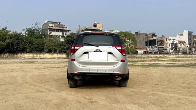https://images10.gaadi.com/usedcar_image/3679753/original/processed_img2917810__used_car_2917810_1700465354.jpg?imwidth=6402