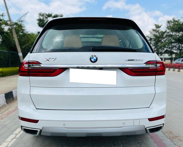https://images10.gaadi.com/usedcar_image/3679779/original/processed_img2917825__used_car_2917825_1700466667.jpg?imwidth=6401
