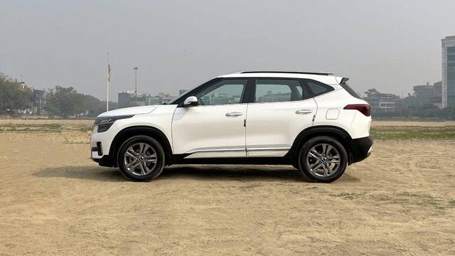 https://images10.gaadi.com/usedcar_image/3679801/original/processed_img2917833__used_car_2917833_1700467219.jpg?imwidth=6402