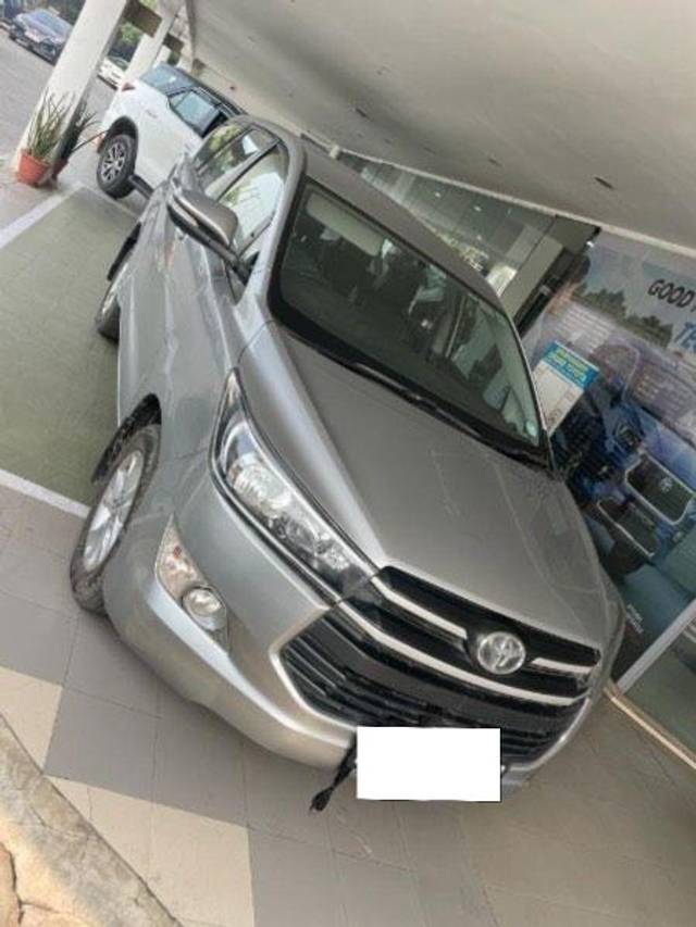 https://images10.gaadi.com/usedcar_image/3679810/original/processed_05986b22-6280-4385-8648-1ccf1e00ae22.jpeg?imwidth=6402