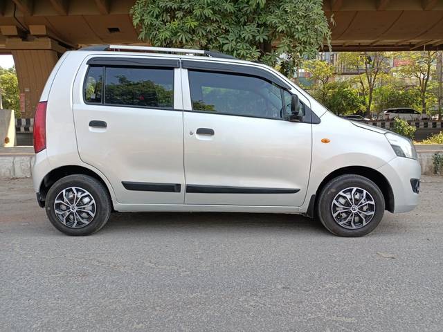 https://images10.gaadi.com/usedcar_image/3679892/original/processed_img2917869__used_car_2917869_1700471172.jpg?imwidth=6402