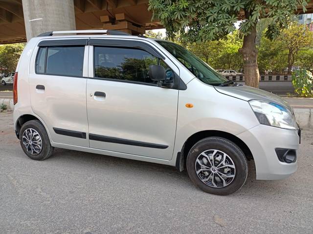 https://images10.gaadi.com/usedcar_image/3679892/original/processed_img2917869__used_car_2917869_1700471184.jpg?imwidth=6400