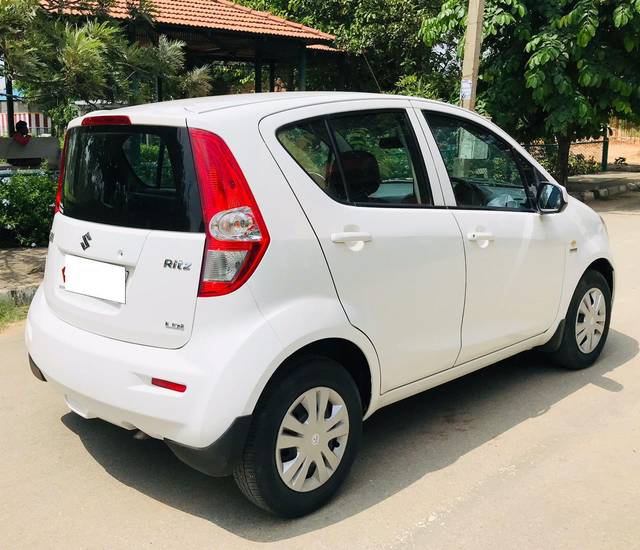https://images10.gaadi.com/usedcar_image/3679930/original/processed_img2917892__used_car_2917892_1700472684.jpg?imwidth=6402