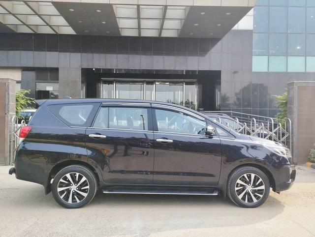 https://images10.gaadi.com/usedcar_image/3679934/original/img2917894__used_car_2917894_1700472885.jpg?imwidth=6401