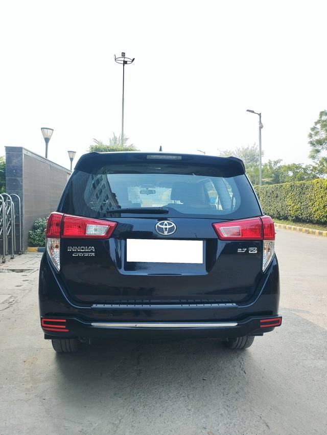 https://images10.gaadi.com/usedcar_image/3679934/original/processed_img2917894__used_car_2917894_1700472877.jpg?imwidth=6402