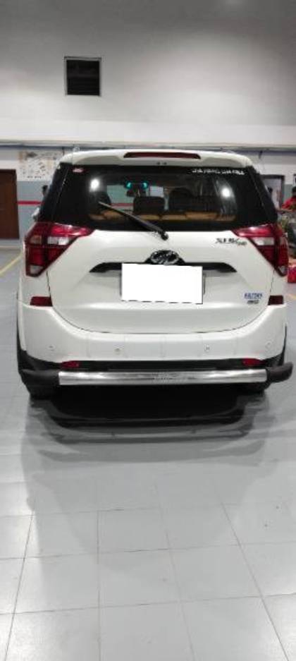 Mahindra XUV500 W9
