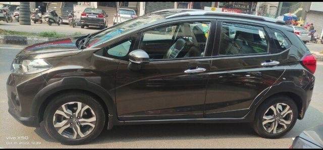 https://images10.gaadi.com/usedcar_image/3679958/original/processed_img2917904__used_car_2917904_1700473738.jpg?imwidth=6402