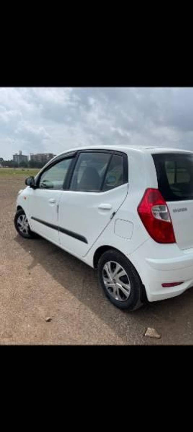 https://images10.gaadi.com/usedcar_image/3679967/original/processed_985f309b-04b2-41f9-8a58-5dd8d883e6e9.jpg?imwidth=6402