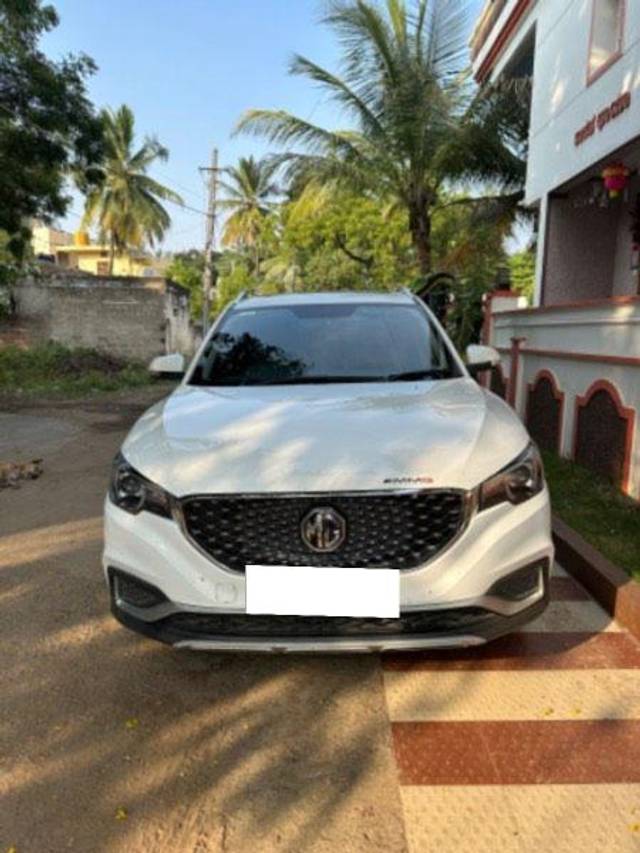 https://images10.gaadi.com/usedcar_image/3680018/original/processed_34be6000-26fa-40b8-872c-dbfd250398fe.jpeg?imwidth=6400
