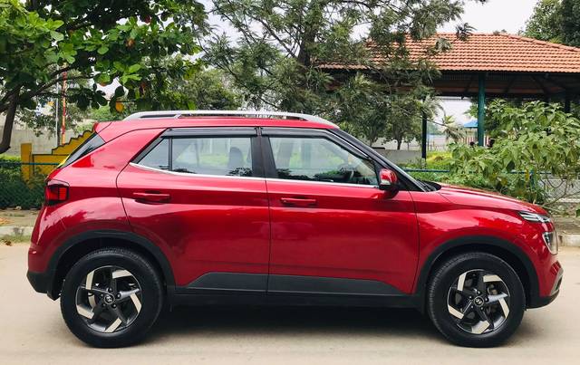 https://images10.gaadi.com/usedcar_image/3680066/original/img2917953__used_car_2917953_1700478237.jpg?imwidth=6401