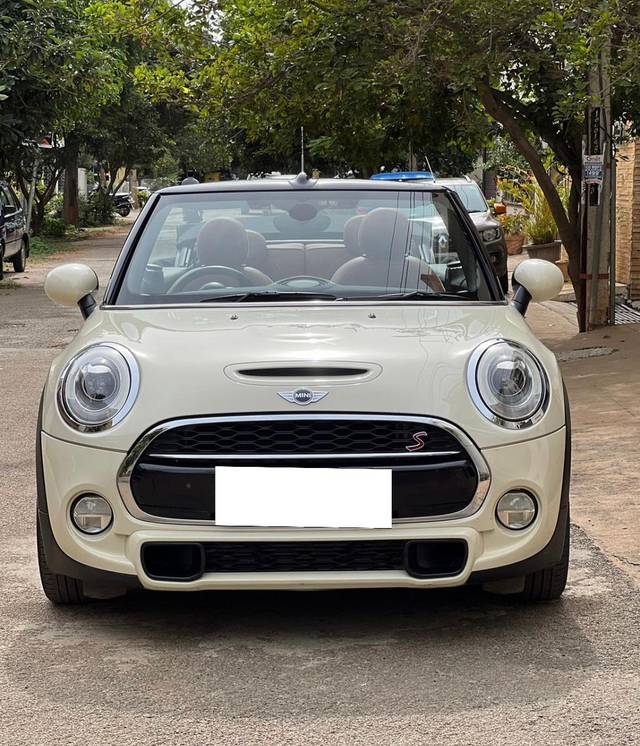https://images10.gaadi.com/usedcar_image/3680138/original/processed_img2917998__used_car_2917998_1700481463.jpg?imwidth=6402