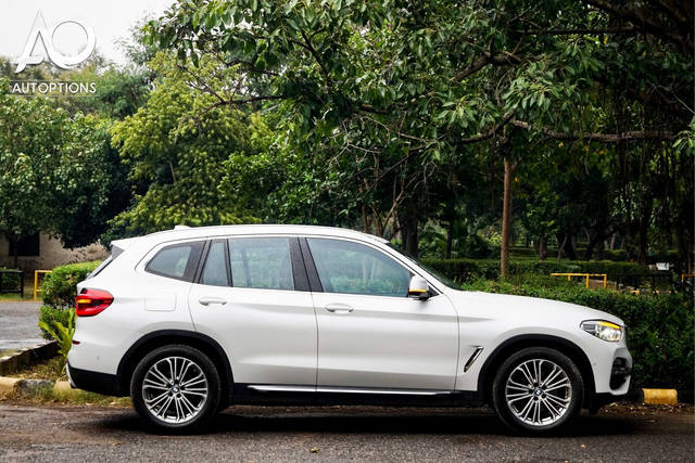 https://images10.gaadi.com/usedcar_image/3680147/original/processed_img2918004__used_car_2918004_1700481917.png?imwidth=6401