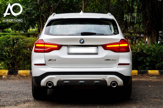 https://images10.gaadi.com/usedcar_image/3680147/original/processed_img2918004__used_car_2918004_1700481921.png?imwidth=6402