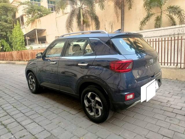 https://images10.gaadi.com/usedcar_image/3680169/original/processed_img2918019__used_car_2918019_1700482682.jpg?imwidth=6402