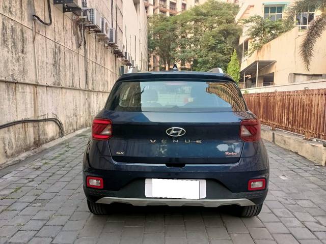 https://images10.gaadi.com/usedcar_image/3680169/original/processed_img2918019__used_car_2918019_1700482684.jpg?imwidth=6401
