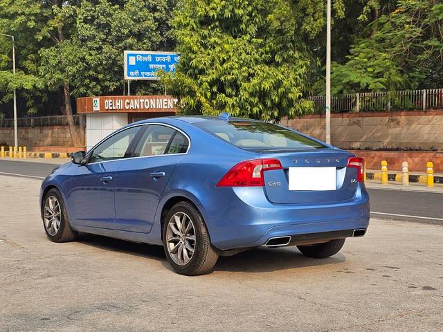 https://images10.gaadi.com/usedcar_image/3680227/original/processed_img2918056__used_car_2918056_1700484197.jpg?imwidth=6402