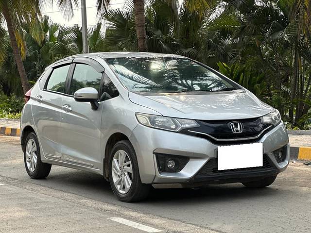 https://images10.gaadi.com/usedcar_image/3680250/original/processed_img2918070__usedcar_bd2ceba2_1eb4_440d_b56b_b3eacbbd942a_5731700484813_1700484826.jpg?imwidth=6400