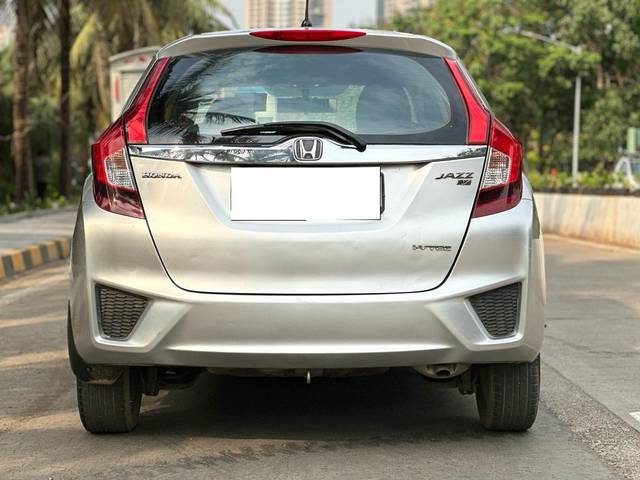 https://images10.gaadi.com/usedcar_image/3680250/original/processed_img2918070__usedcar_e5b1ce35_f078_4e46_a0cf_aef8fea9bee8_5731700484813_1700484826.jpg?imwidth=6401