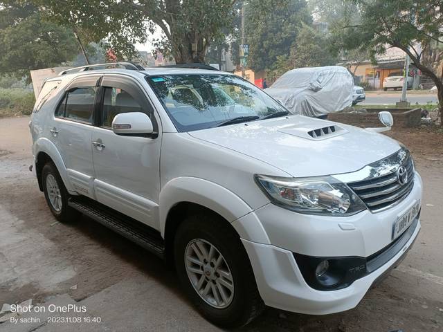 https://images10.gaadi.com/usedcar_image/3680271/original/593567__front_right_view-20231111184313.jpg?imwidth=6400