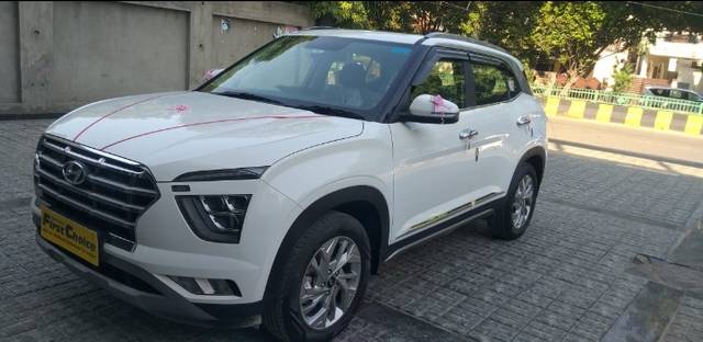https://images10.gaadi.com/usedcar_image/3680297/original/590798__front_right_view-20231025160726.jpg?imwidth=6400