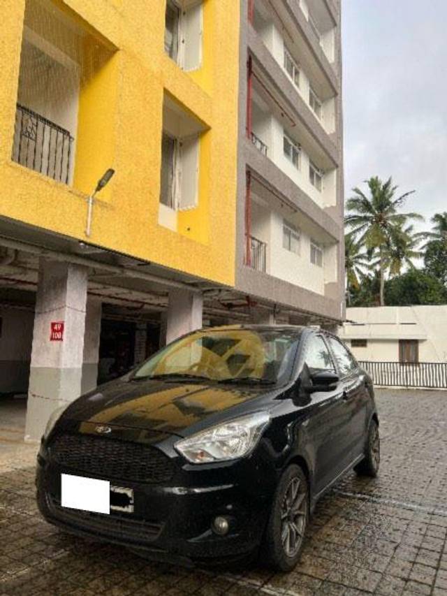 https://images10.gaadi.com/usedcar_image/3680355/original/processed_4f72899d-976c-497c-85fc-8b8b8904aafe.jpeg?imwidth=6402