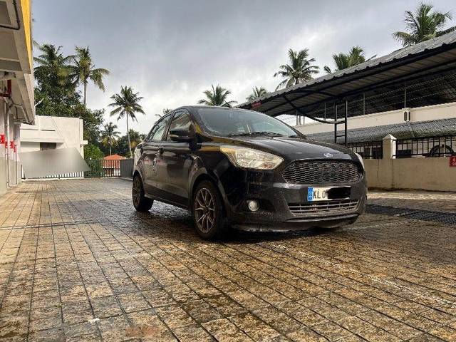 https://images10.gaadi.com/usedcar_image/3680355/original/processed_ebc38660-8a18-4a24-8d33-4fd8f25c104c.jpeg?imwidth=6400