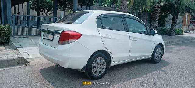 https://images10.gaadi.com/usedcar_image/3680430/original/processed_img2918184__used_car_2918184_1700489316.jpg?imwidth=6402