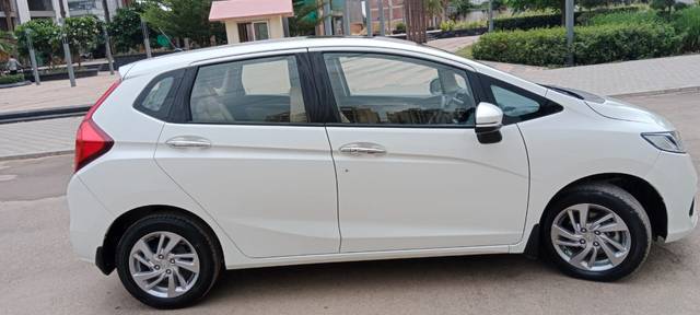 https://images10.gaadi.com/usedcar_image/3680432/original/img2918185__used_car_2918185_1700489435.jpg?imwidth=6402