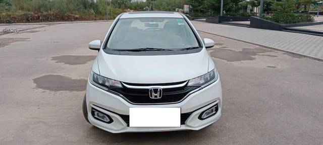https://images10.gaadi.com/usedcar_image/3680432/original/processed_img2918185__used_car_2918185_1700489429.jpg?imwidth=6400