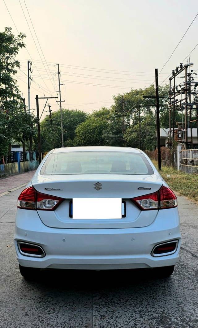 https://images10.gaadi.com/usedcar_image/3680450/original/processed_img2918193__used_car_2918193_1700489770.jpg?imwidth=6402