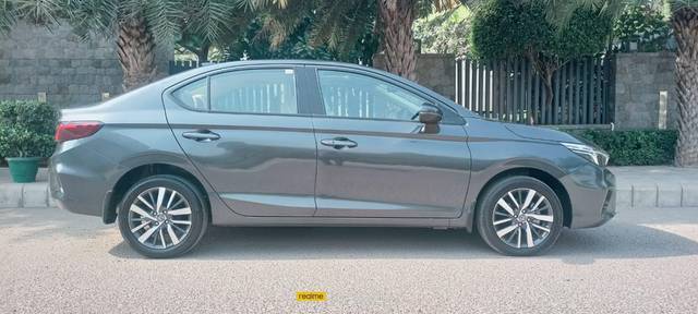 https://images10.gaadi.com/usedcar_image/3680451/original/processed_img2918194__used_car_2918194_1700489769.jpg?imwidth=6401