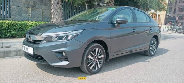 https://images10.gaadi.com/usedcar_image/3680451/original/processed_img2918194__used_car_2918194_1700489772.jpg?imwidth=6400