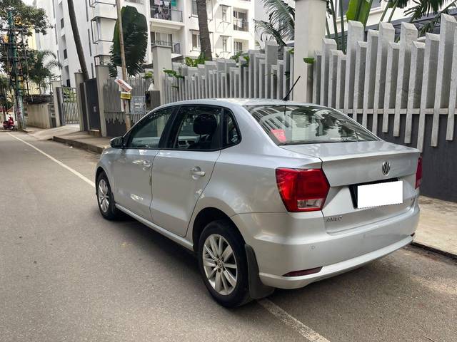 https://images10.gaadi.com/usedcar_image/3680470/original/processed_img2918200__used_car_2918200_1700490818.jpg?imwidth=6402