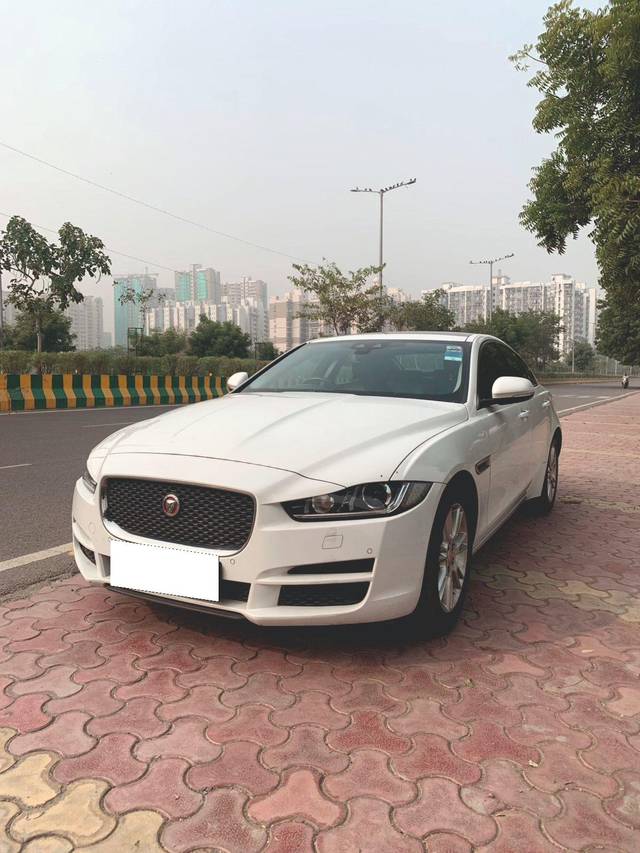 https://images10.gaadi.com/usedcar_image/3680472/original/processed_82ee229c-f19d-4d65-a9fe-4334197c3c8b.jpeg?imwidth=6402