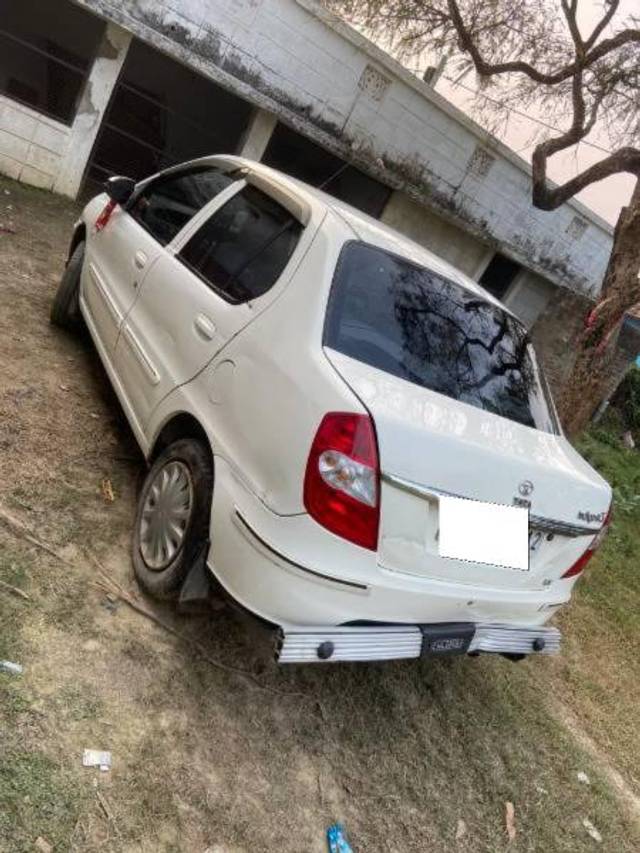https://images10.gaadi.com/usedcar_image/3680473/original/processed_1b6dfb9f-db1e-41b8-b156-b2f786fba0c5.jpg?imwidth=6402