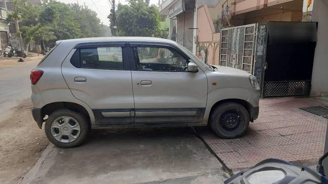https://images10.gaadi.com/usedcar_image/3680528/original/processed_adc6e8f5-01ed-4a18-90d7-39902ddc533f.jpg?imwidth=6401