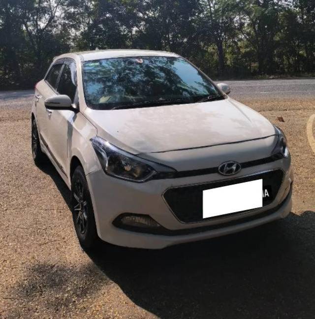 https://images10.gaadi.com/usedcar_image/3680560/original/processed_5fd1e821-c25a-48ce-be30-9a02de63286f.jpg?imwidth=6400