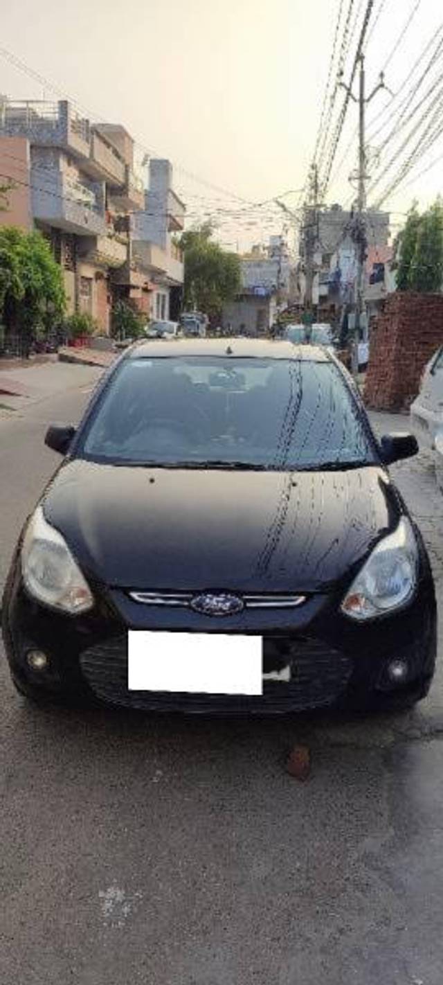 https://images10.gaadi.com/usedcar_image/3680581/original/processed_96602882-7edf-444e-941c-f813a0893181.jpg?imwidth=6402