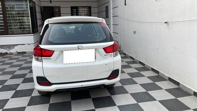 https://images10.gaadi.com/usedcar_image/3680612/original/processed_9e705791-5fec-4aab-928e-f360d47114e1.jpeg?imwidth=6401