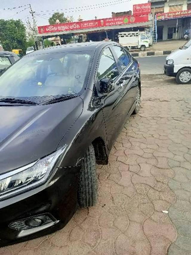 https://images10.gaadi.com/usedcar_image/3680692/original/processed_93f4c56e-1bef-4e37-8cc5-8d860a439963.jpg?imwidth=6402
