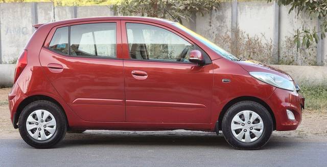 https://images10.gaadi.com/usedcar_image/3680780/original/processed_img2918238__used_car_2918238_1700533105.jpg?imwidth=6401